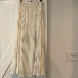 Theory pleat long skirt w/ side zipper